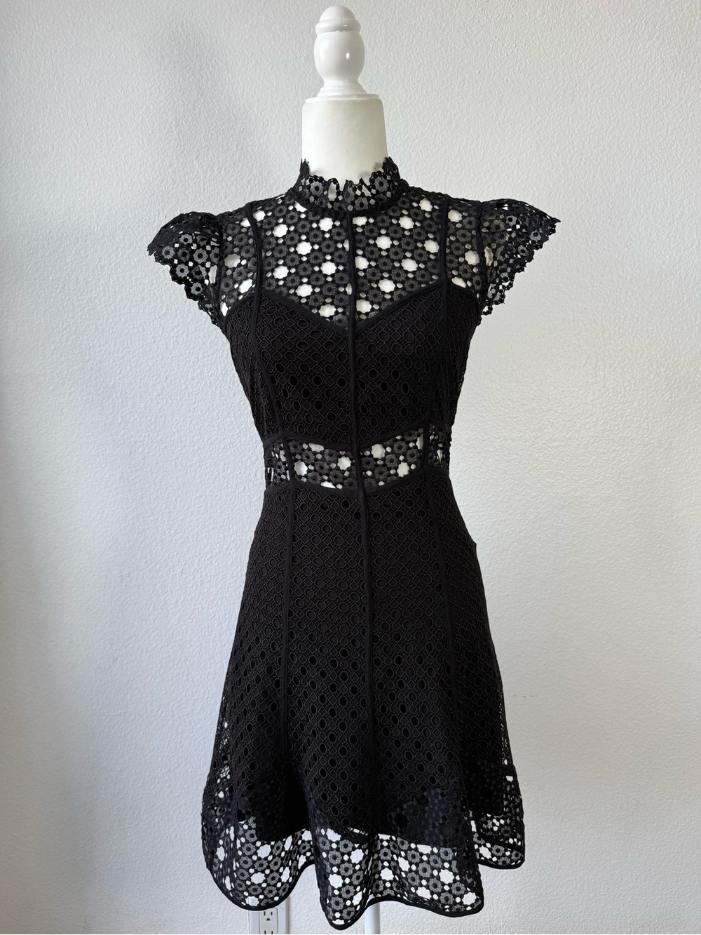 NWT Sandro Paris Black Cutout Embroidered Lace Dress Size 34 US 0 XS